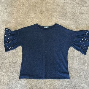 Blue sweater with pearl detailed sweater.